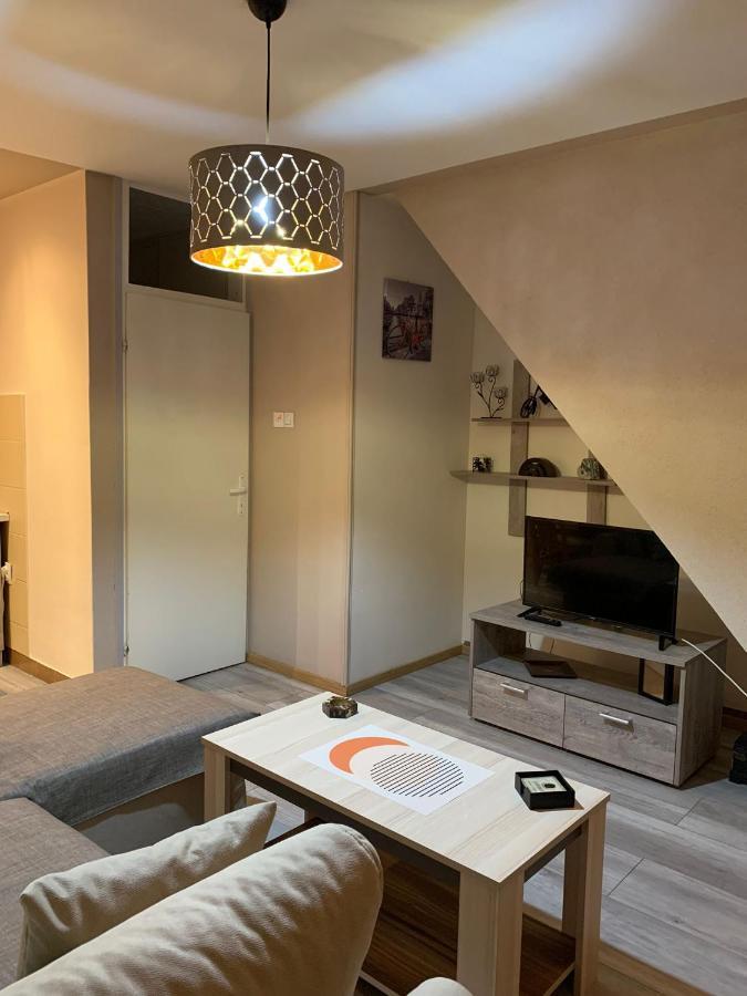 Square Apartment Парачин Екстериор снимка