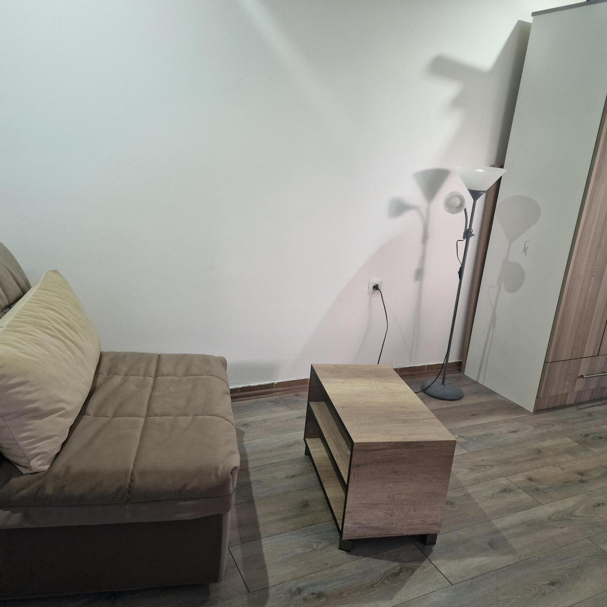 Square Apartment Парачин Екстериор снимка